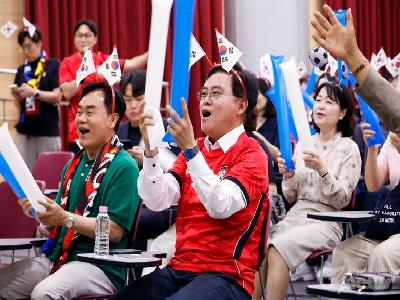 “대~한민국” 구청장과 함께 월드컵 국가대표팀 응원